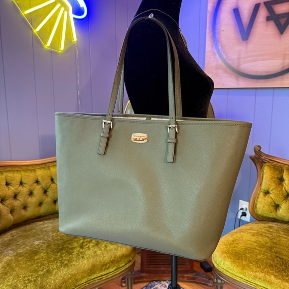 Michael Kors Jet Set Travel Tote In Olive Green - Picture 2 of 11